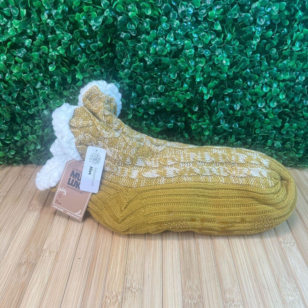 NWT Muk Luks Cabin Socks Size 8.5-11 Camel Colored Shea Infused Lined Argyle